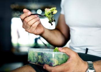 Co jeść po treningu? Posiłki na regenerację i efekty