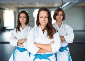 Sztuki walki dla kobiet – jak wybrać sport, który da ci realną samoobronę i pewność siebie?