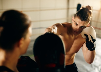 Obrona w boksie – jak robić uniki, blokować ciosy i kontratakować?