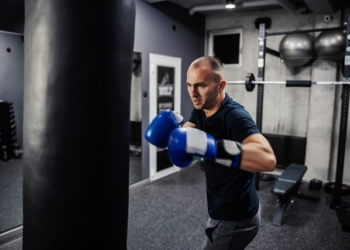 Kickboxing a praca i szkoła – jak ułożyć tygodniowy plan, żeby się nie zajechać