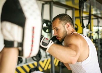 Jak przygotować się do pierwszych zawodów w kickboxingu?